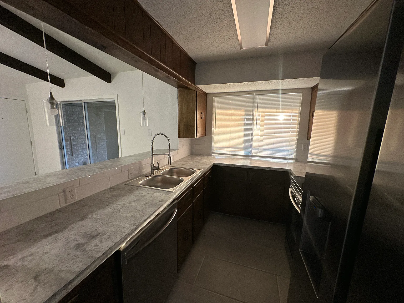 3 bed, 2.0 bath, 1532 sqft, $1,292 — Photo 3