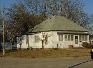 211 W Mary St, Yates Center, KS 66783