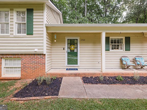 3rd image of 2762 Shetland Ln NW