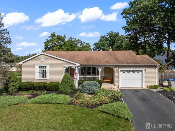 7 Rosewood Ln, Monroe Township, NJ 08831