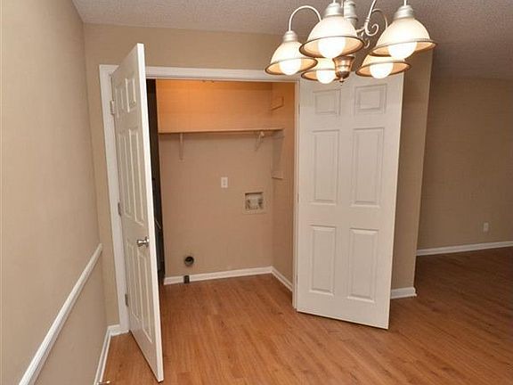 2 Bedroom Laundry Closet