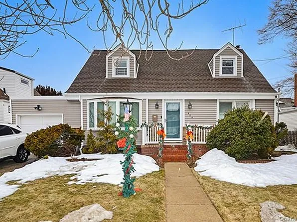 926 2nd Ave #2, Franklin Square, NY 11010