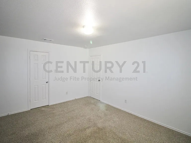 928 Oakcrest Dr — Photo 26