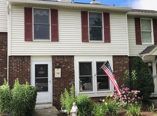 8 Liberty Ln, Franklin, NJ 07416