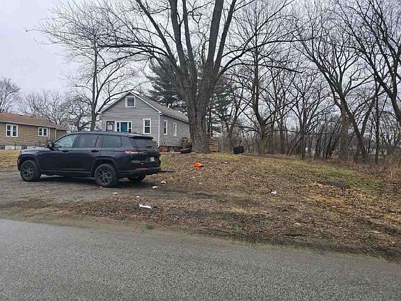 3rd image of 4625 Roosevelt St