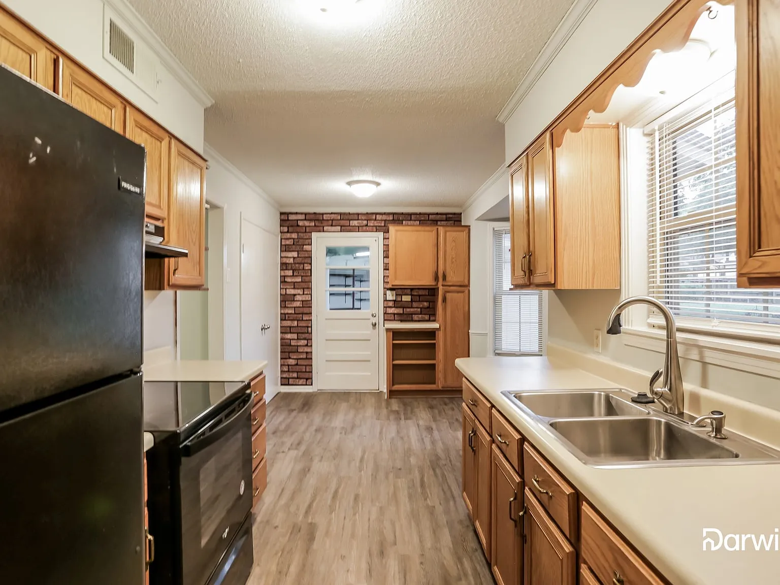 3 bed, 2.0 bath, 1915 sqft, $1,725 — Photo 3