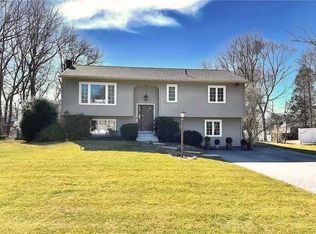 54 Vincent Way, Cranston, RI 02921