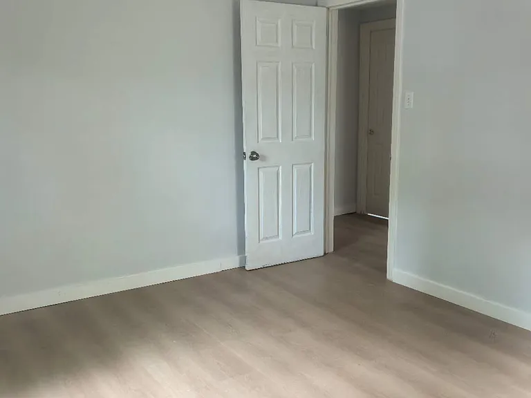 527 Willow Ave — Photo 1