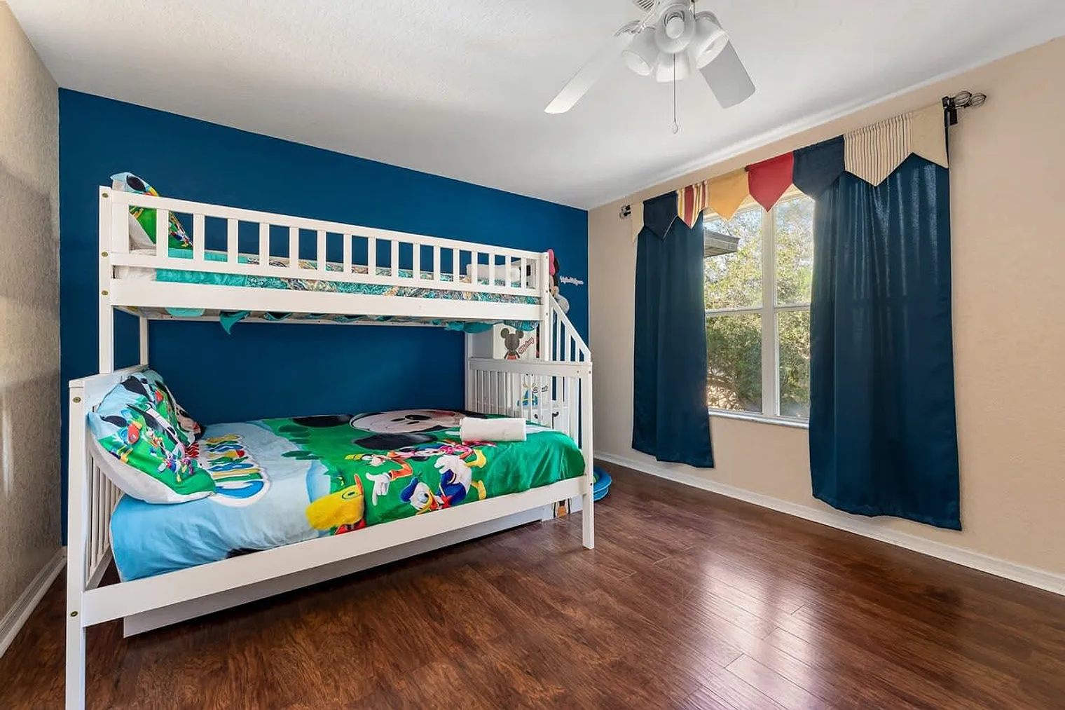 3 bed, 3.0 bath, 1851 sqft, $2,957 — Photo 4