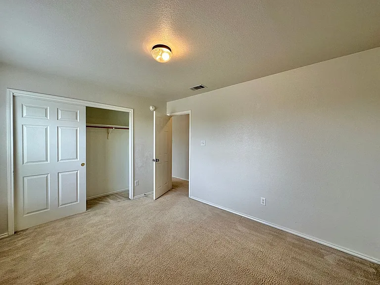 1806 Lobrecht Ct — Photo 32