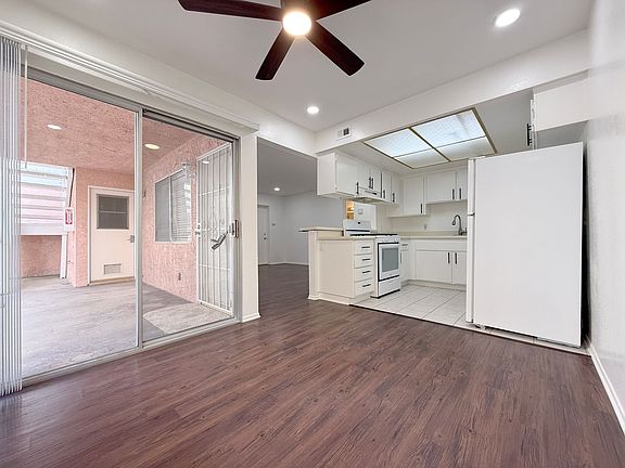 5th image of 5051 Dunbar Dr APT B