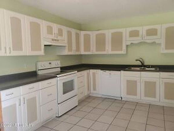 3rd image of 2300 Twelve Oaks Dr APT B7
