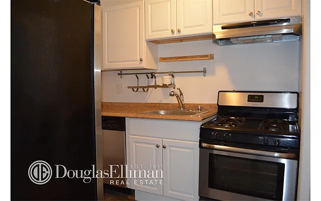 Rented by Douglas Elliman | media 10