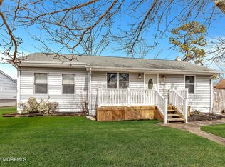 176 Walnut Creek Ln, Toms River, NJ 08753