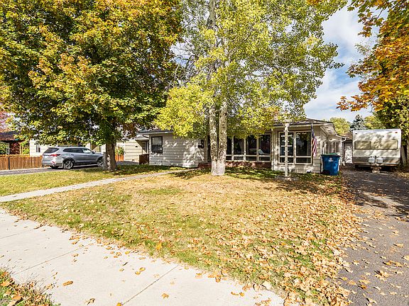 2nd image of 705 NE Ochoco Ave