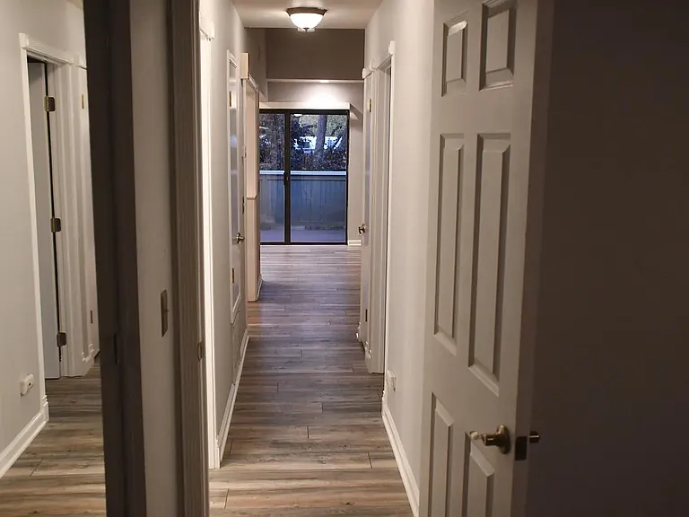 211 Compton Cir #B — Photo 4