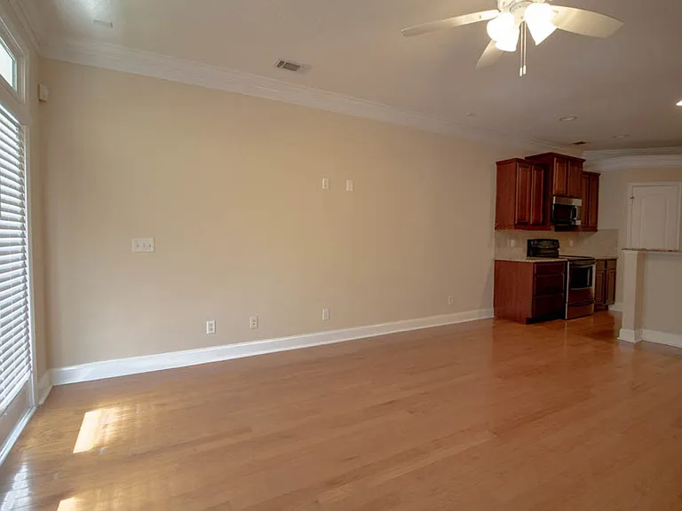 127 Ventura Pl — Photo 9