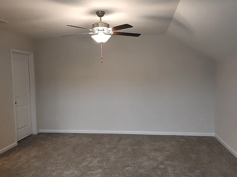 497 Hillsborough Dr — Photo 31