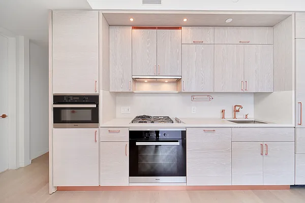 Rented by SERHANT. | media 17