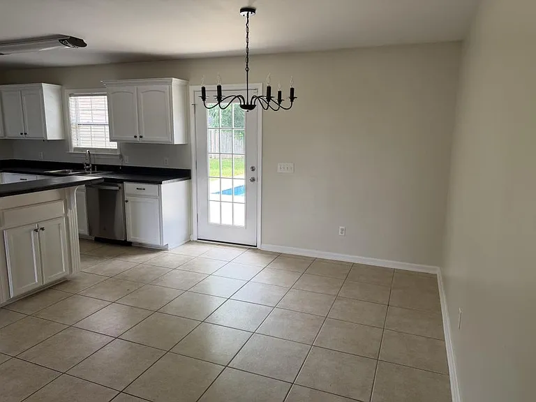 281 Griffith Ln — Photo 5