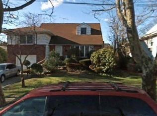 3432 4th St, Oceanside, NY 11572