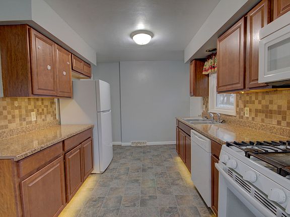 2nd image of 1012-1014 11th St #1012