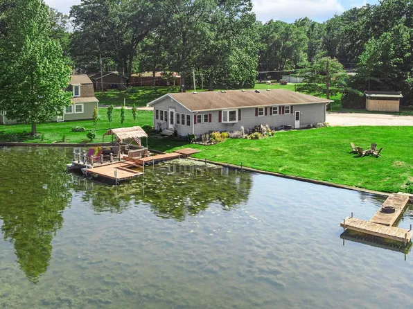 1897 Lakeshore Dr, Walkerton, IN 46574