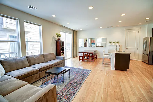 3324 Valentia St Photo 1