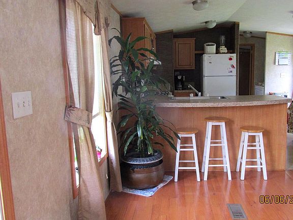 2nd image of 8 Echo Valley Dr