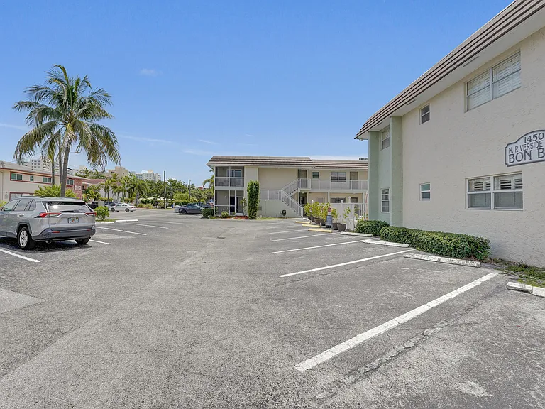 1450 N Riverside Dr #103 — Photo 10