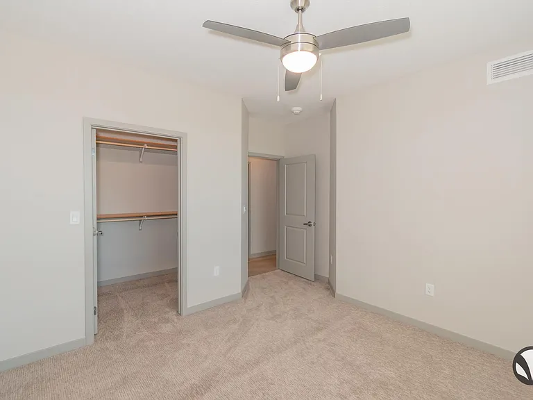 Chateau at Yankee Hill Apartments — Photo 52