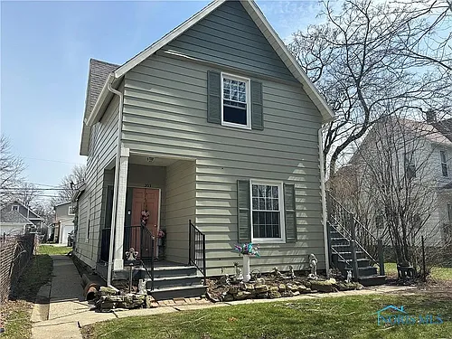 203 Oak St Photo 1