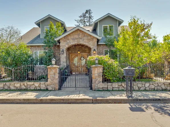 38376 Hood St, Sandy, OR 97055