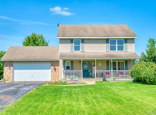 10932 Mackinaw Trl, Fowlerville, MI 48836