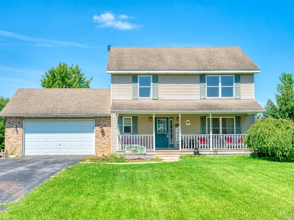 10932 Mackinaw Trl, Fowlerville, MI 48836