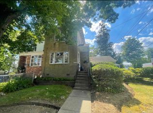 222 N Forklanding Rd, Maple Shade, NJ 08052