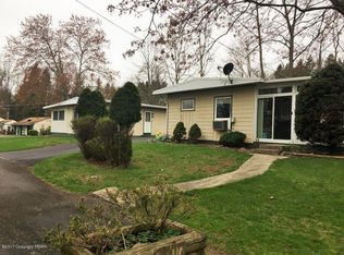 102108 Smiley Ln, Henryville, PA 18332