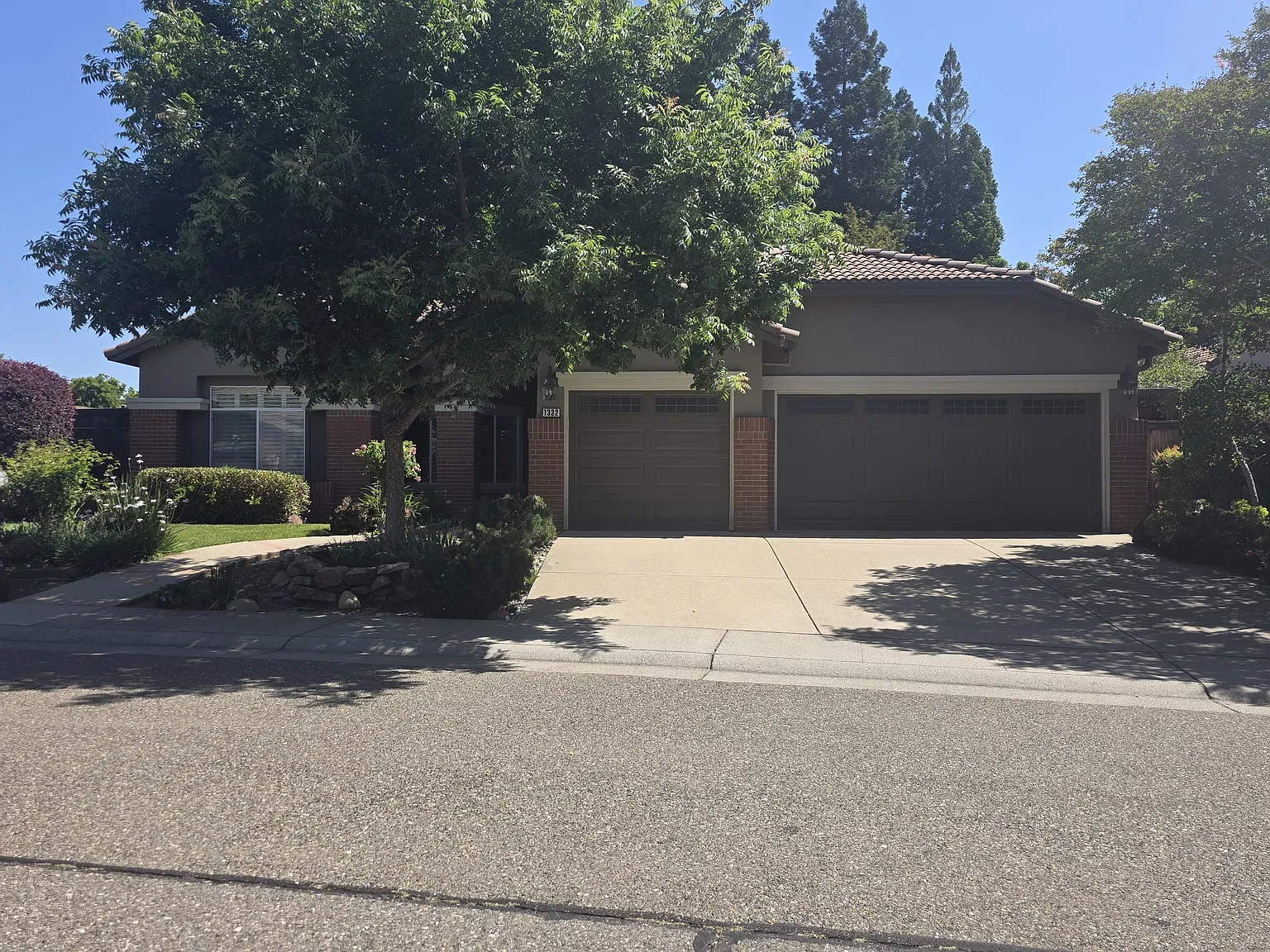 3 bed, 1997 sqft, $3,250 — Photo 1