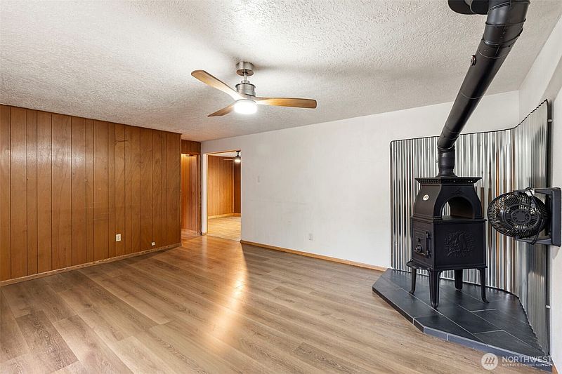 2nd image of 1003 E Street