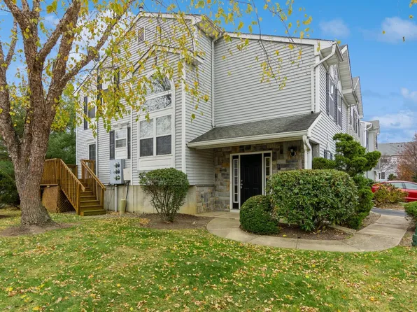 34 Chimney Ct, Laurence Harbor, NJ 08879