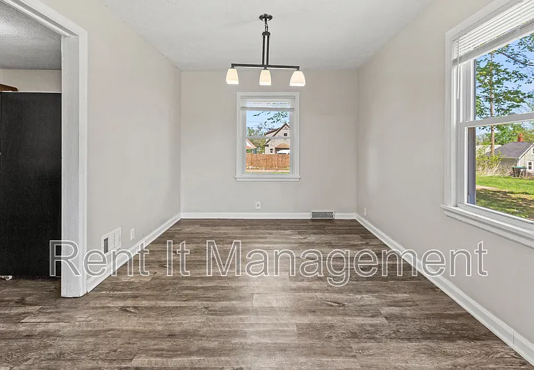 3314 Franklin St — Photo 8