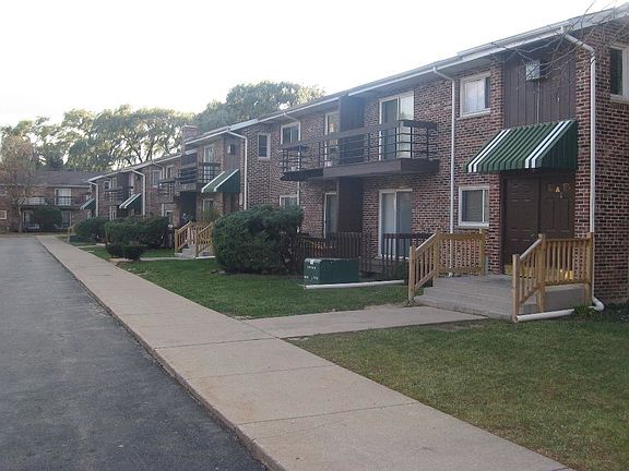 4th image of 2905 Willow Ln APT D4