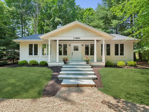 13884 Peach St, Harbert, MI 49115