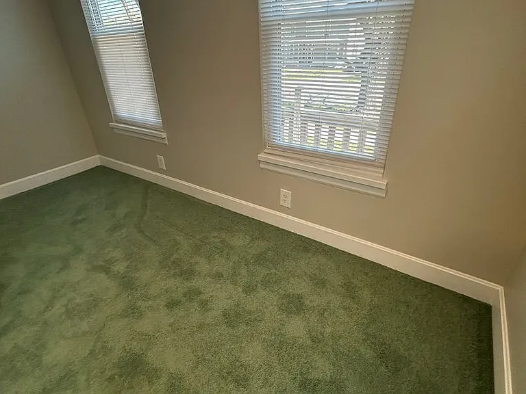 909-911 Connecticut — Photo 14