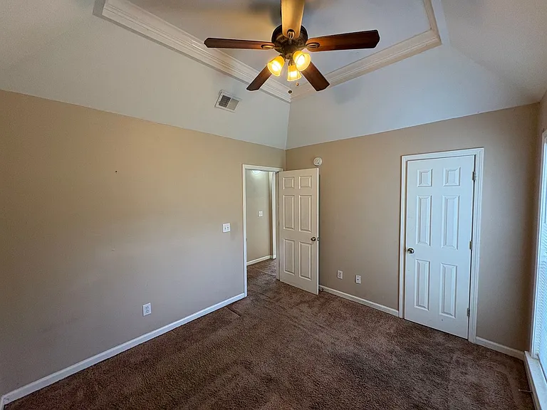 161 Mayfair Ln — Photo 13