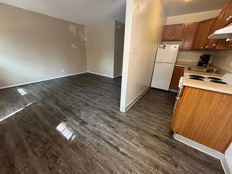 Taylor St Apartment — Photo 35