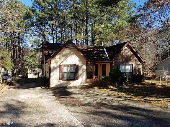 2nd image of 390 Chase Woods Cir