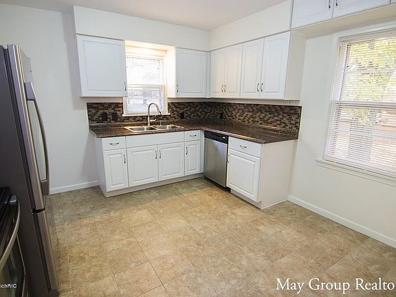 4th image of 301 Spruce St SE