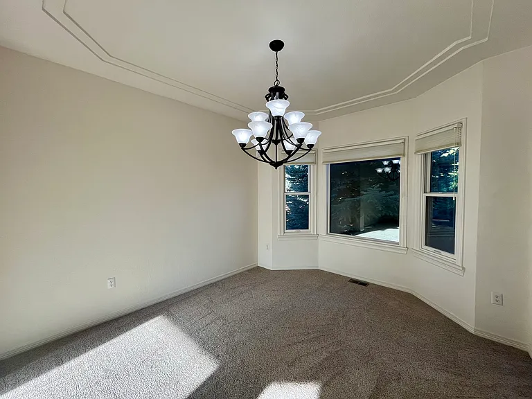 10046 Gwendelyn Ln — Photo 6