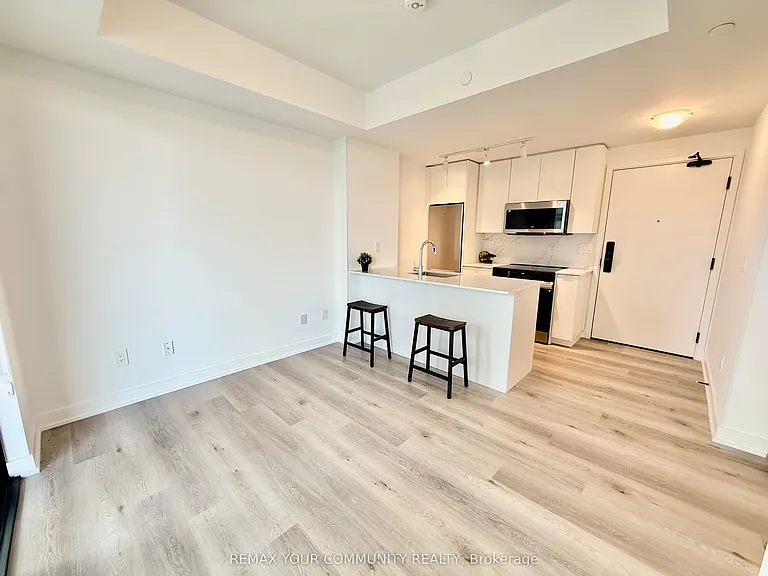 2075 Lakeshore Rd #703 — Photo 4